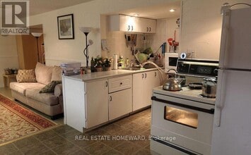 8 Kitching Dr in East Gwillimbury, ON - Building Photo - Building Photo