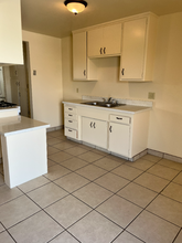 224 E Granger Ave in Modesto, CA - Foto de edificio - Building Photo