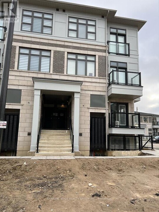 70 Halliford Pl in Brampton, ON - Building Photo