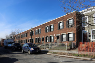 1120-1136 16th St NE Apartamentos