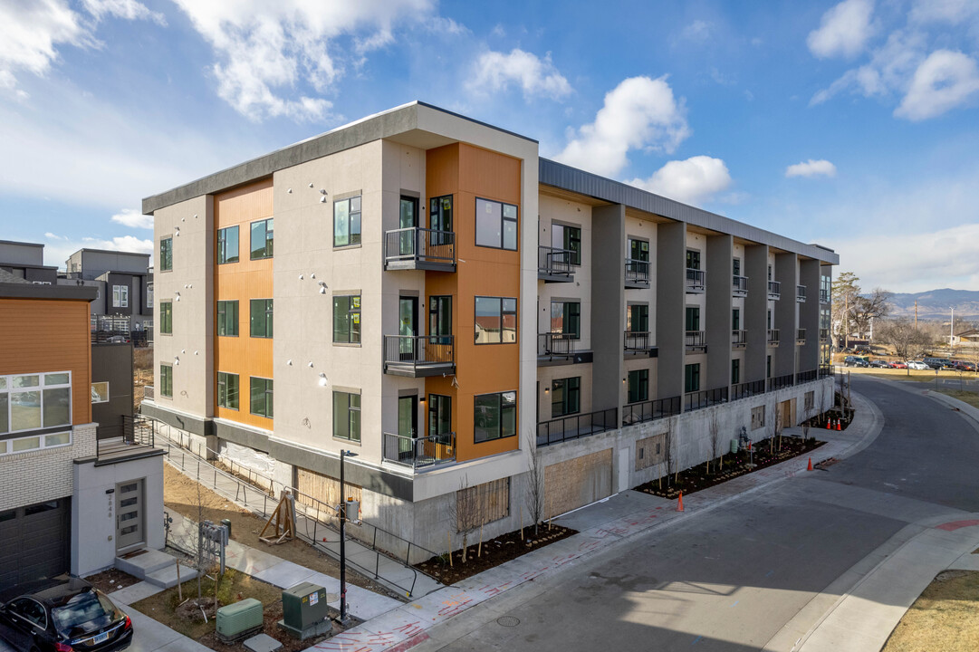 Aria Zen Condos in Denver, CO - Building Photo