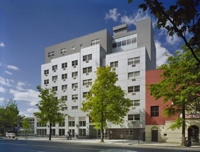 Malcolm Shabazz Court in New York, NY - Foto de edificio - Building Photo