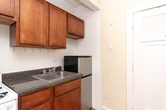 4552 N Damen Ave, Unit A02C in Chicago, IL - Foto de edificio - Building Photo