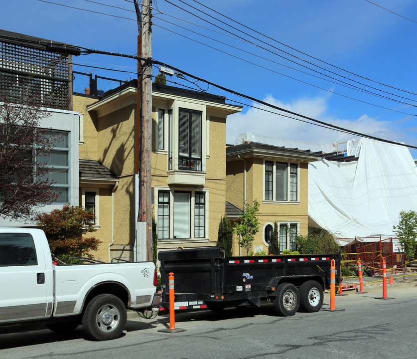 1017-1021 W 8th Ave in Vancouver, BC - Building Photo