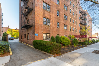 2514 31st Ave in Long Island City, NY - Building Photo - Building Photo