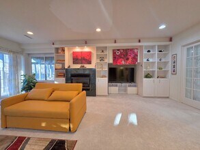 1025 Rosewood Dr in Carpentersville, IL - Building Photo - Building Photo