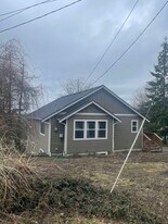 1402 S 34th St in Bellingham, WA - Building Photo