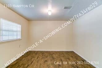 1103 Hampton Cir in Alvin, TX - Building Photo - Building Photo