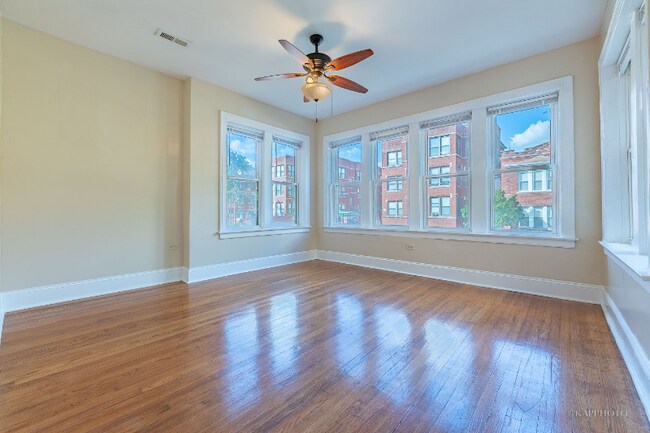 6819 S Ridgeland Ave in Chicago, IL - Building Photo - Building Photo