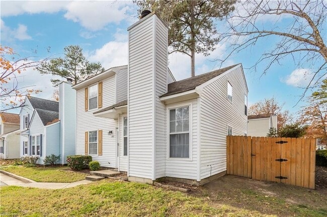 197 Gate House Rd, Unit #6 in Newport News, VA - Foto de edificio - Building Photo