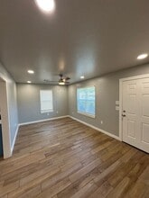 6808 NW 36th St in Bethany, OK - Foto de edificio - Building Photo