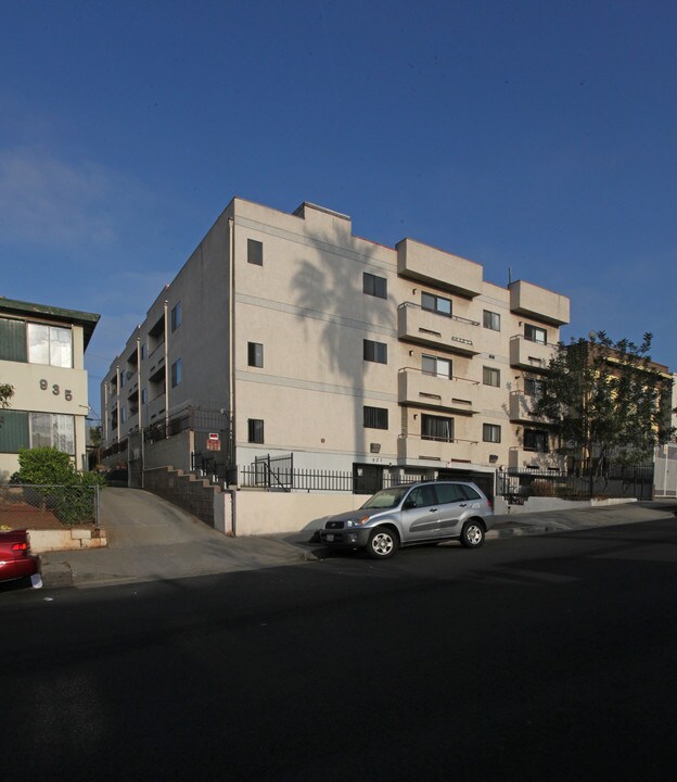 927 S Grand View St in Los Angeles, CA - Building Photo