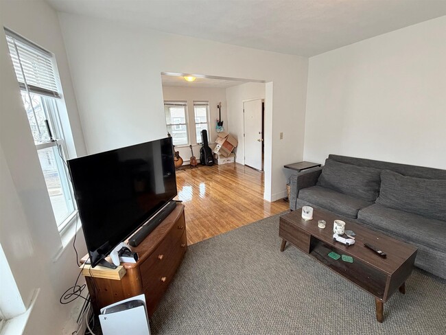 25 Conwell Ave, Unit 2 in Somerville, MA - Foto de edificio - Building Photo