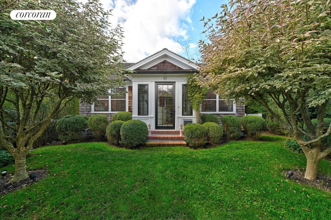 95 Fordham Rd in Southampton, NY - Foto de edificio