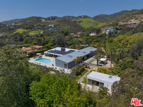 27044 Sea Vista Dr in Malibu, CA - Building Photo - Building Photo