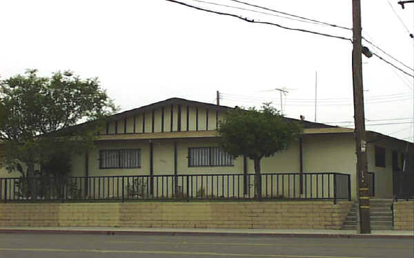 7731 Slater Ave in Huntington Beach, CA - Building Photo - Building Photo