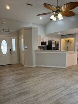 6633 Foxmoor Dr in Zephyrhills, FL - Building Photo