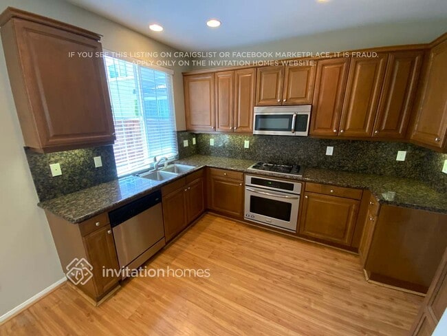3646 W Luther Ln in Inglewood, CA - Building Photo - Building Photo