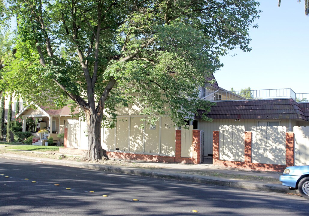 519 14th St in Modesto, CA - Foto de edificio