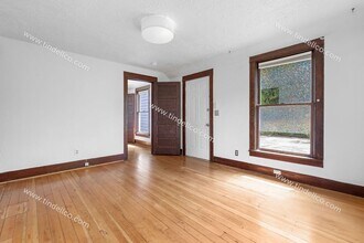 8353 N Fox St-Unit -3 in Portland, OR - Building Photo - Building Photo