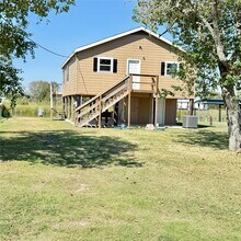 143 Bastrop Bayou Dr in Angleton, TX - Building Photo - Building Photo