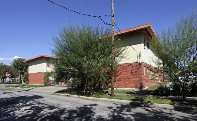 Evergreen Terrace in Houston, TX - Building Photo - Building Photo