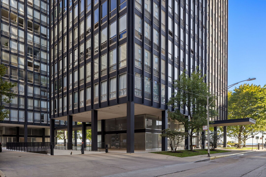 860 N Lake Shore Dr in Chicago, IL - Building Photo