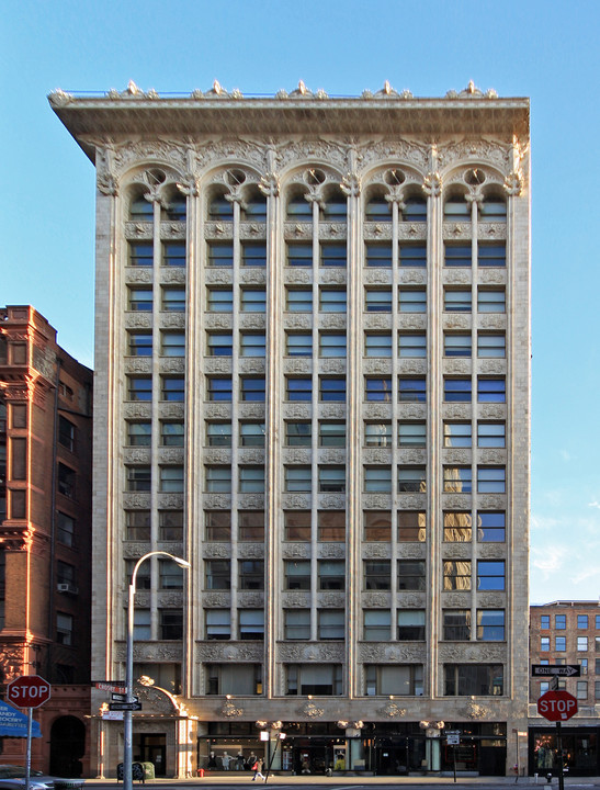 61-07 Bleecker St in New York, NY - Foto de edificio