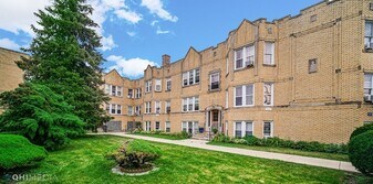 2419 N Oak Park Ave, Unit 2D in Chicago, IL - Building Photo