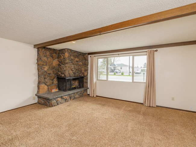 11925 E Mission Ave in Spokane Valley, WA - Building Photo - Building Photo