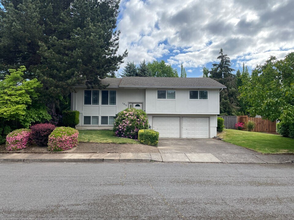 1817 Modoc Dr NE in Keizer, OR - Building Photo