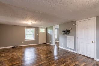 605 Days Rd in Lafayette, TN - Building Photo - Building Photo