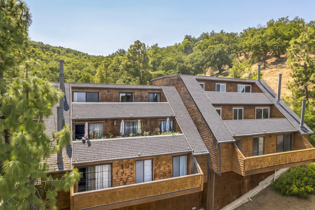 Posada West Apartments in Novato, CA - Building Photo