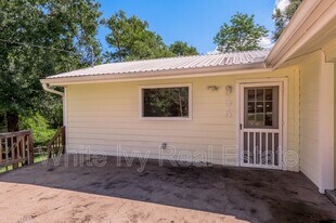 4 Rainbow Dr in Huntsville, TX - Building Photo