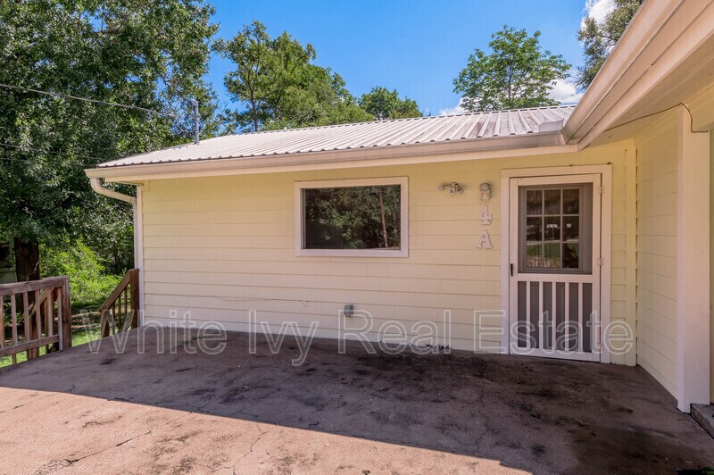 4 Rainbow Dr in Huntsville, TX - Foto de edificio