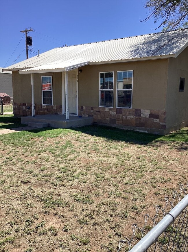 523 W 14th St in Portales, NM - Building Photo - Building Photo