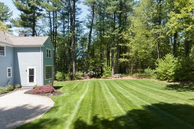 22 Bradford Rd in Weston, MA - Building Photo - Building Photo
