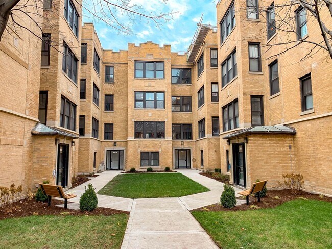 2620 N Rockwell St, Unit 2620-3 in Chicago, IL - Building Photo - Building Photo