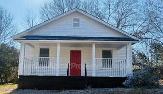 910 Walnut St in Shelby, NC - Building Photo