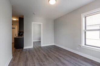 709 W Brompton Ave, Unit 39 in Chicago, IL - Building Photo - Building Photo