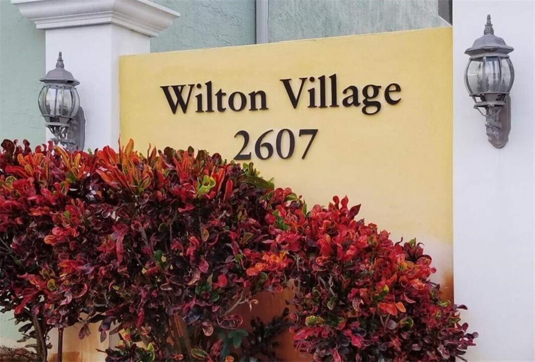 2607 NE 8th Ave, Unit 7 in Wilton Manors, FL - Foto de edificio