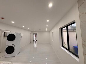 1721 SW 12th St in Miami, FL - Building Photo - Building Photo