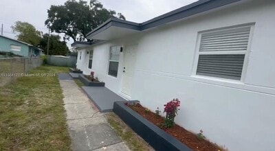 2025 Washington Ave-Unit -1 in Opa Locka, FL - Building Photo - Building Photo