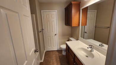 6051 Pine Cone Ln in Tyler, TX - Foto de edificio - Building Photo