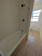 2801 San Marino St, Unit 12 in Los Angeles, CA - Foto de edificio - Building Photo