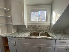 67 Boynton St, Unit 2ND Floor in Manchester, NH - Building Photo - Building Photo