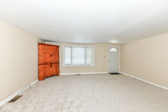 8047 Dix Rd in Indianapolis, IN - Building Photo - Building Photo