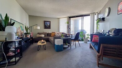 5320 N Sheridan Rd, Unit 1608 in Chicago, IL - Building Photo - Building Photo