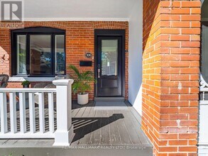 306 Lee Ave in Toronto, ON - Building Photo - Building Photo