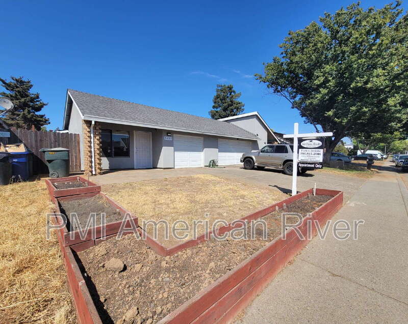 9627 Old Placerville Rd in Sacramento, CA - Building Photo